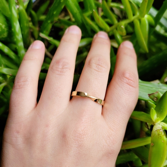New Dainty Gold Twist Ring Band - Picture 2 of 12
